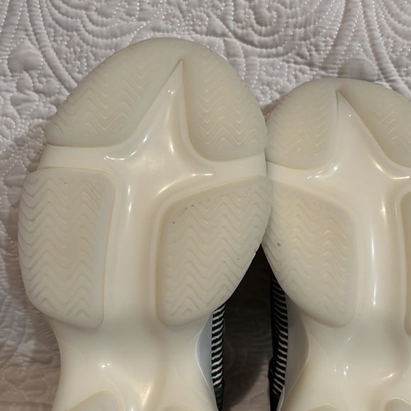 Steve Madden NY 90 sneakers, size 7.5 - Picture 13 of 16